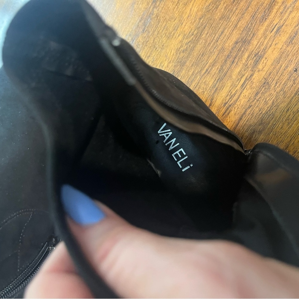 Vaneli Henson suede black booties,excellent preowned condition 7.5W - Picture 9 of 10